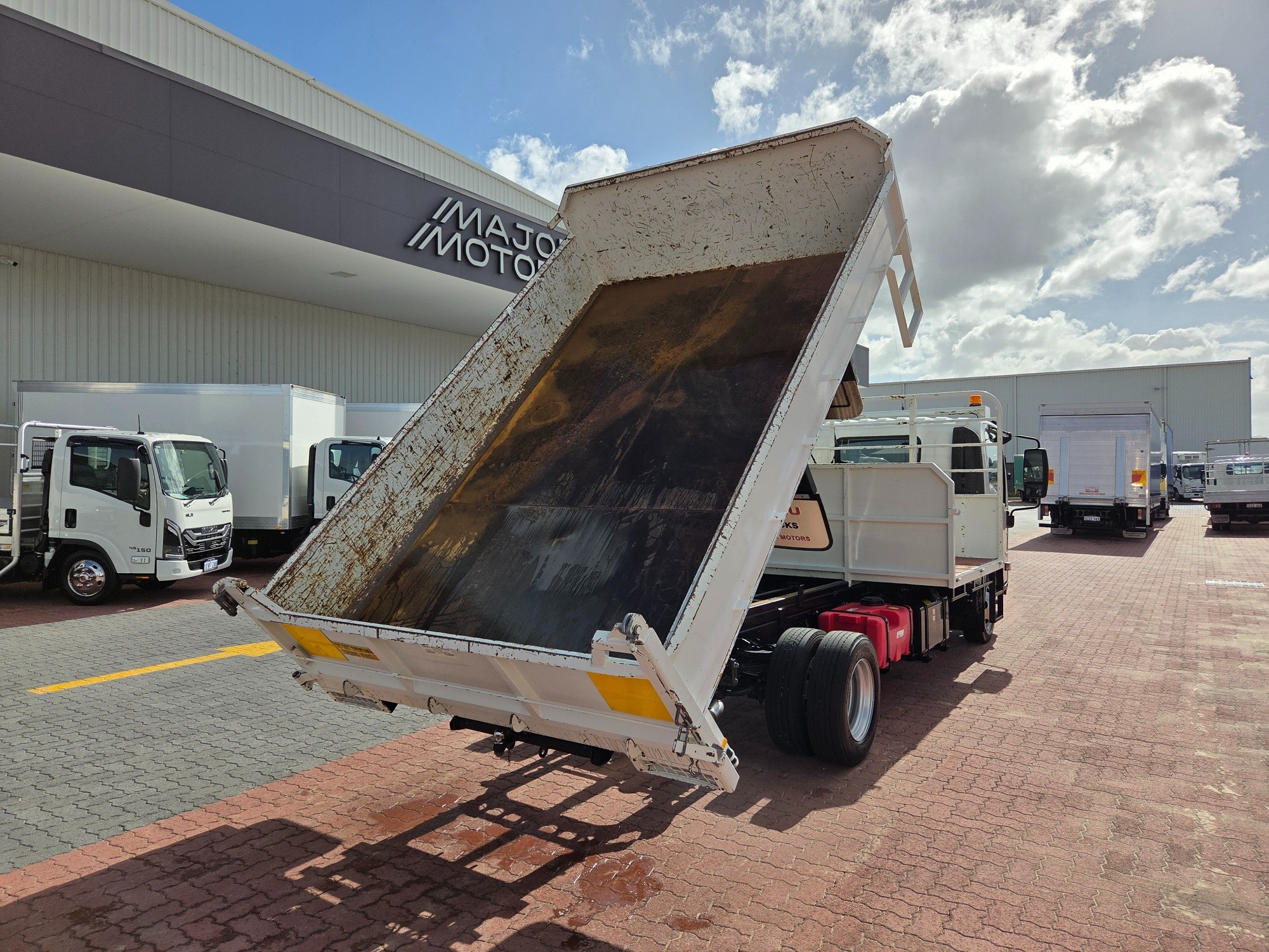 2016 ISUZU NPR N MY15 75-190 (LWB) 6 SP AMT TIPPER AND CRANE