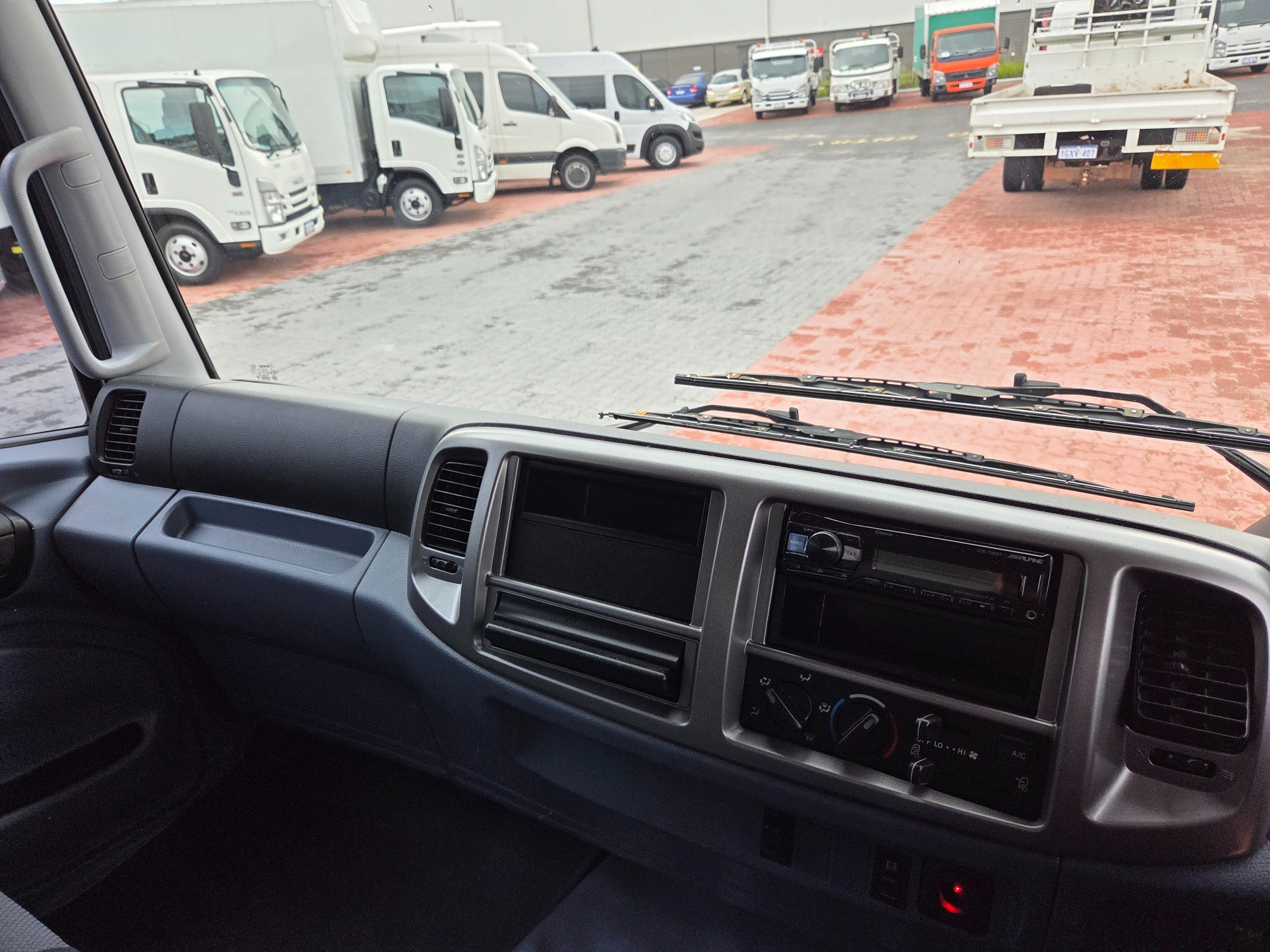2010 HINO 500 FC6J 1018 MEDIUM 6 SP MANUAL SERVICE BODY