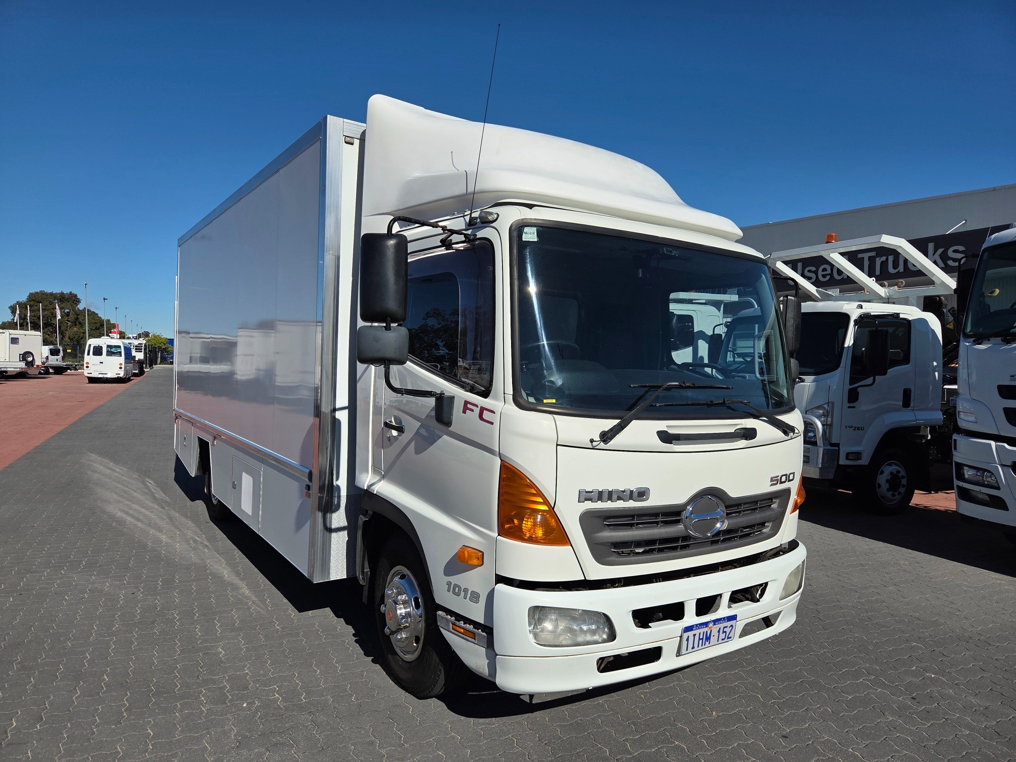 2010 HINO 500 FC6J 1018 MEDIUM 6 SP MANUAL SERVICE BODY