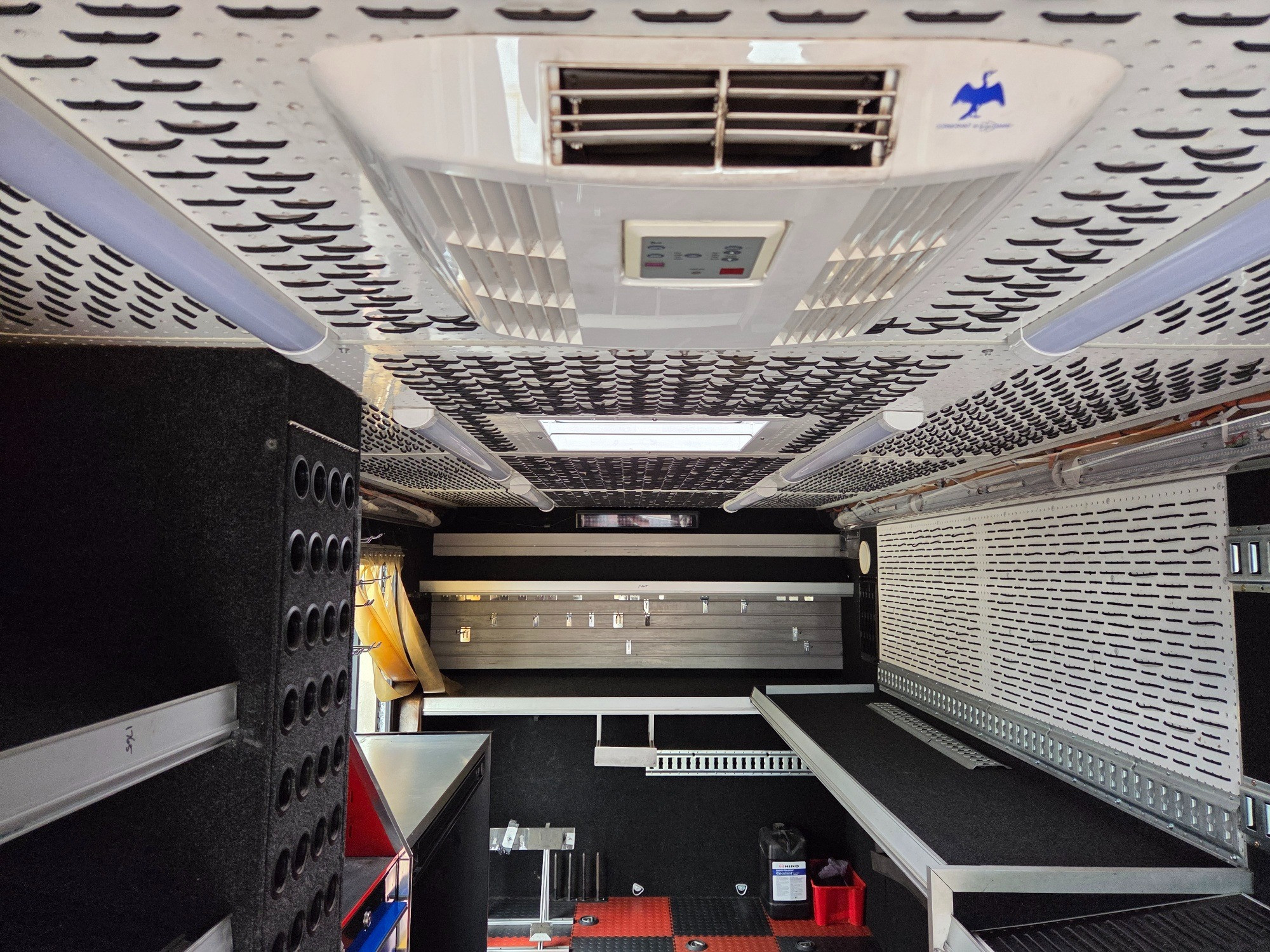 2010 HINO 500 FC6J 1018 MEDIUM 6 SP MANUAL SERVICE BODY