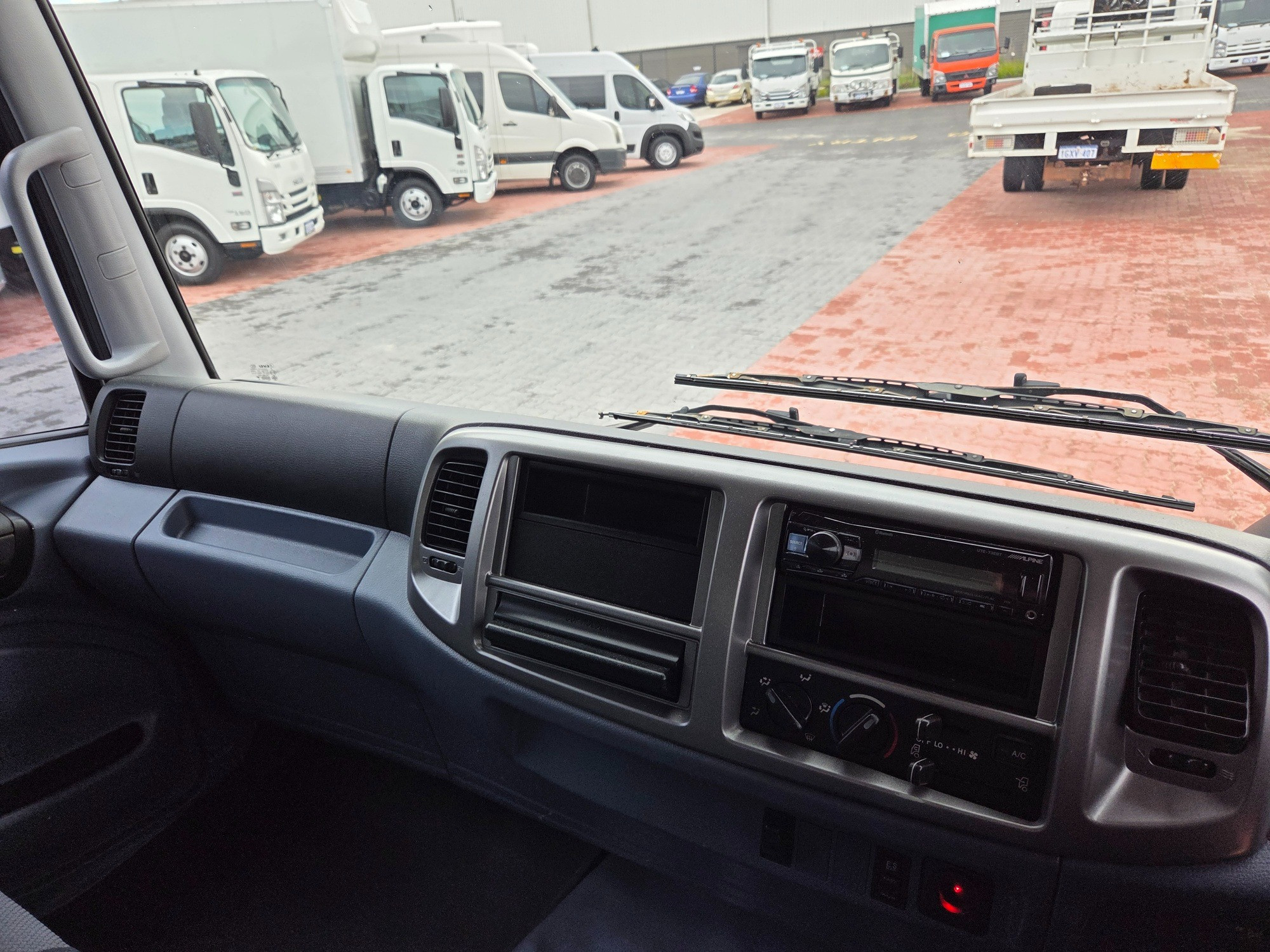 2010 HINO 500 FC6J 1018 MEDIUM 6 SP MANUAL SERVICE BODY