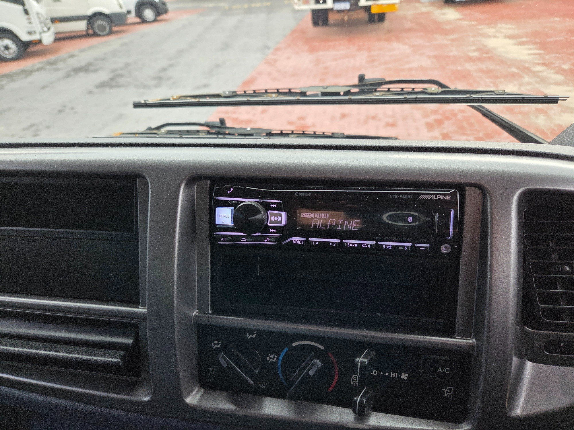 2010 HINO 500 FC6J 1018 MEDIUM 6 SP MANUAL SERVICE BODY