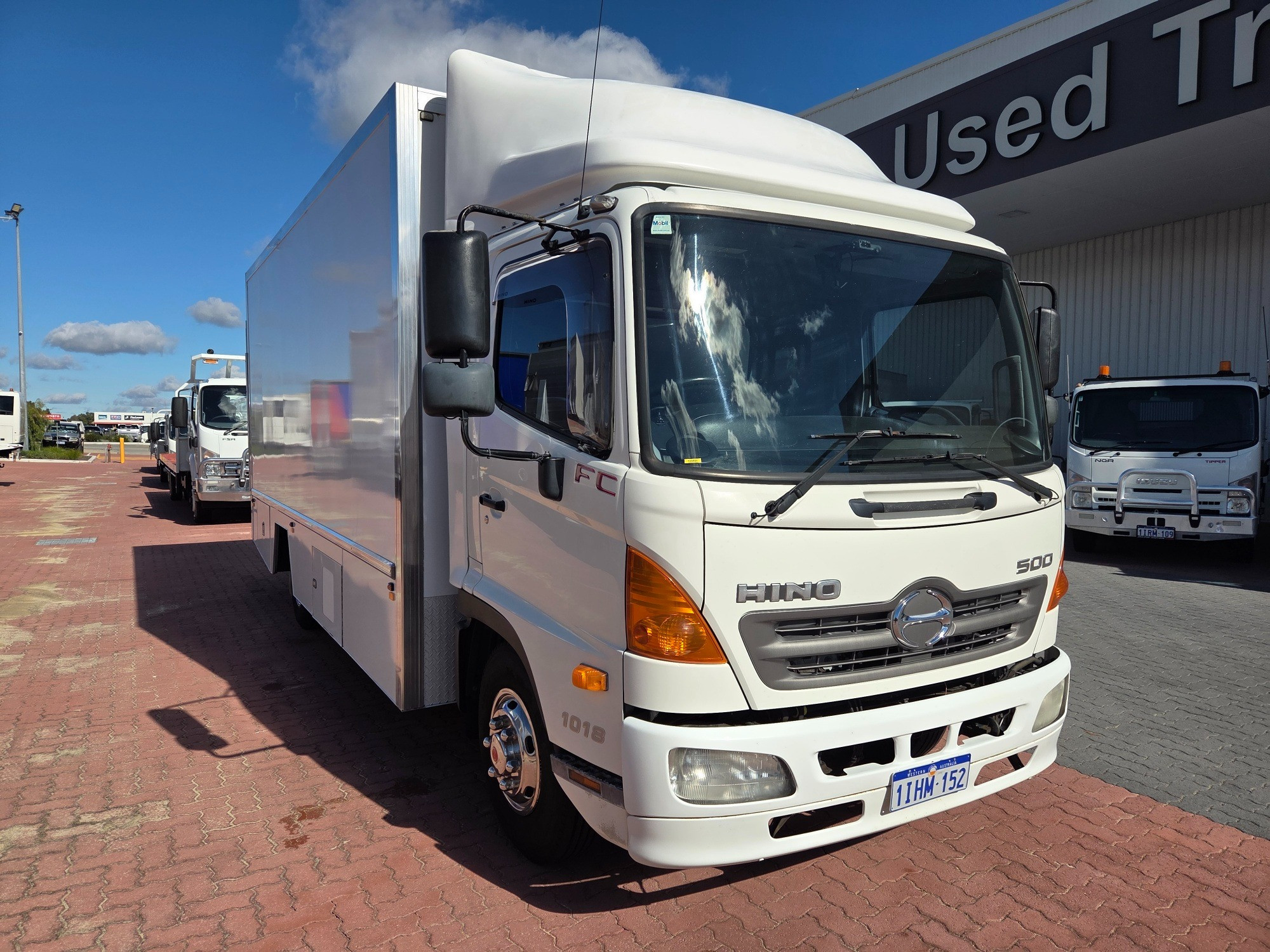 2010 HINO 500 FC6J 1018 MEDIUM 6 SP MANUAL SERVICE BODY