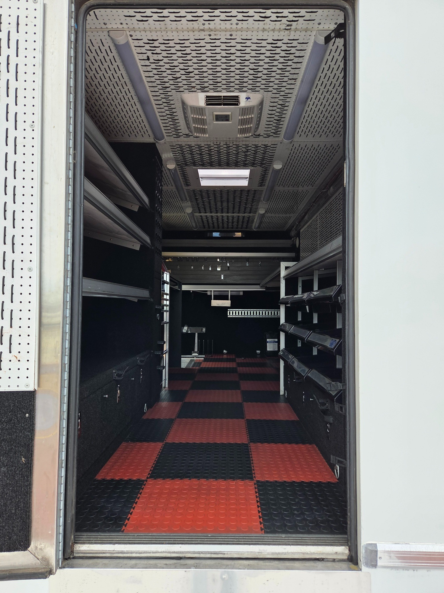 2010 HINO 500 FC6J 1018 MEDIUM 6 SP MANUAL SERVICE BODY