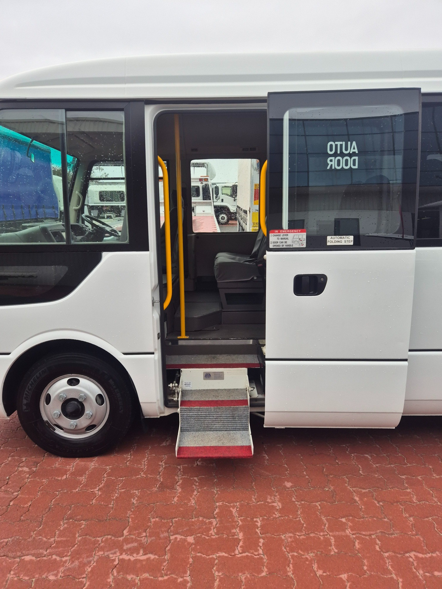 2015 MITSUBISHI FUSO ROSA BE64D DELUXE 6 SP AUTOMATIC BUS