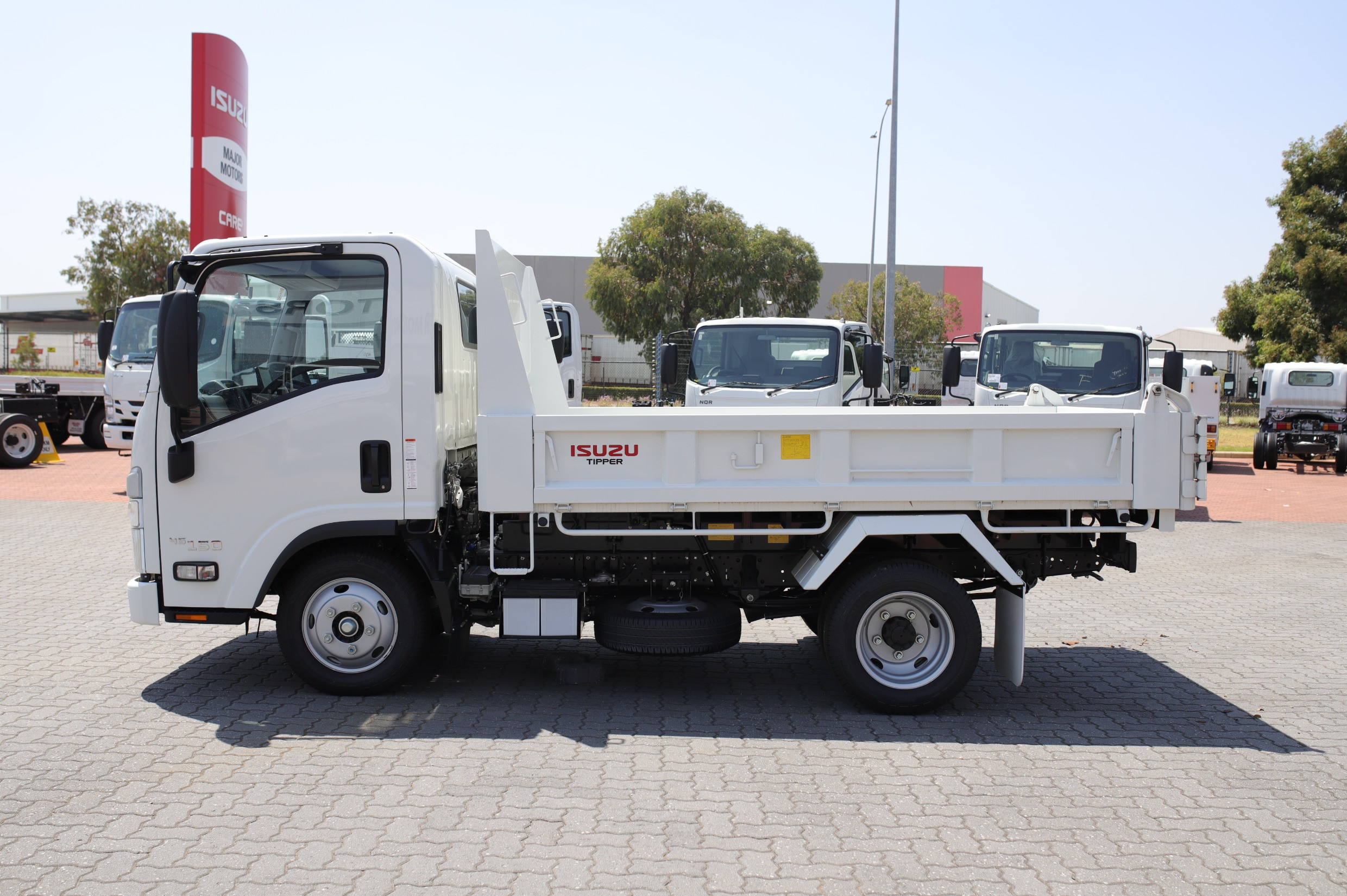 2024 ISUZU NLR NH MY21 45-150 5 SP MANUAL TIPPER