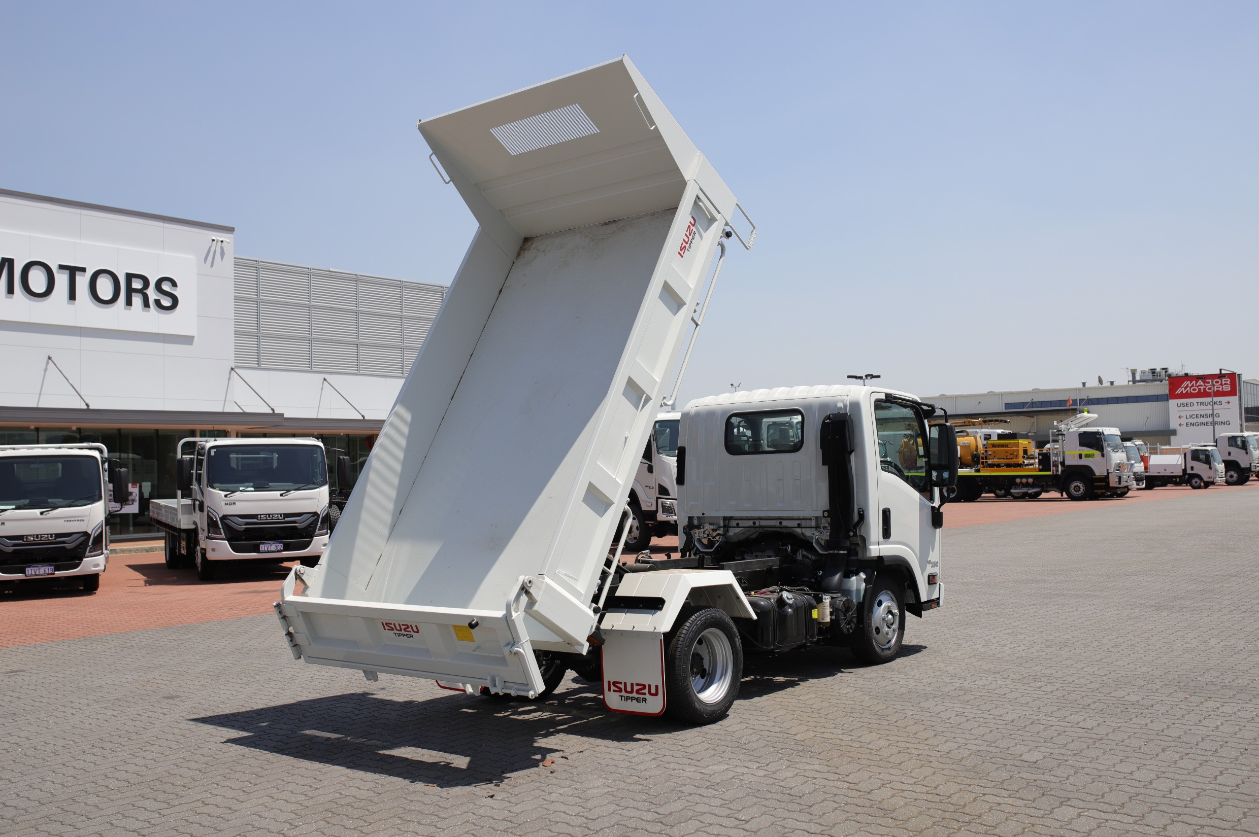2024 ISUZU NLR NH MY21 45-150 5 SP MANUAL TIPPER