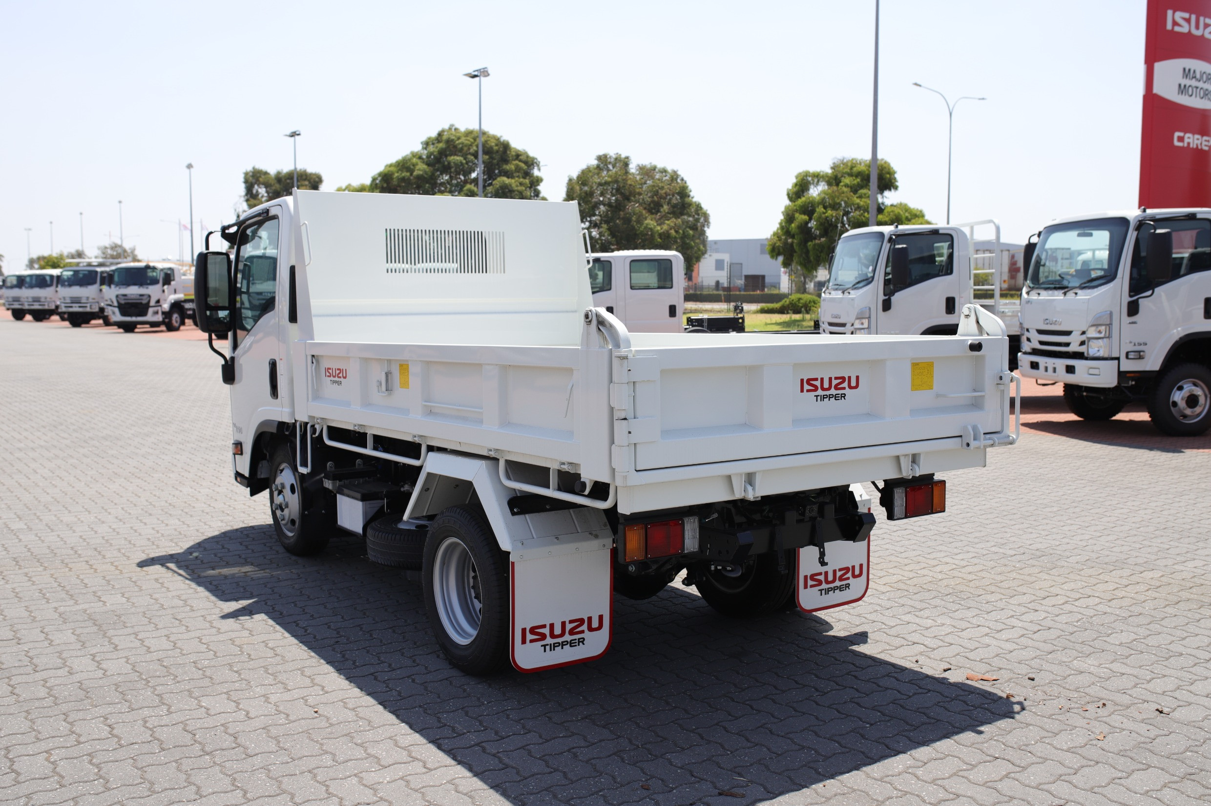 2024 ISUZU NLR NH MY21 45-150 5 SP MANUAL TIPPER