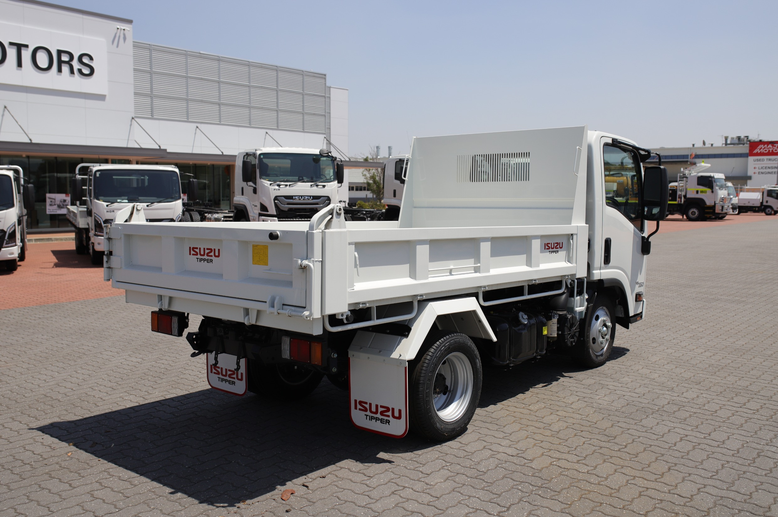 2024 ISUZU NLR NH MY21 45-150 5 SP MANUAL TIPPER