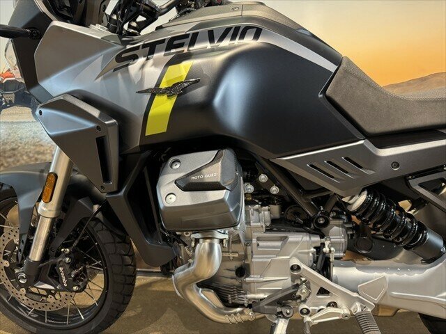 2024 MOTO GUZZI V100 STELVIO ARAS ROAD