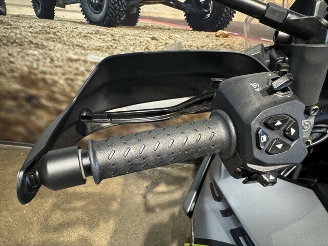 2024 MOTO GUZZI V100 STELVIO ARAS ROAD