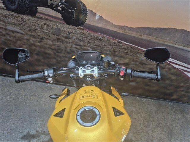 2025 TRIUMPH STREET TRIPLE RS ROAD