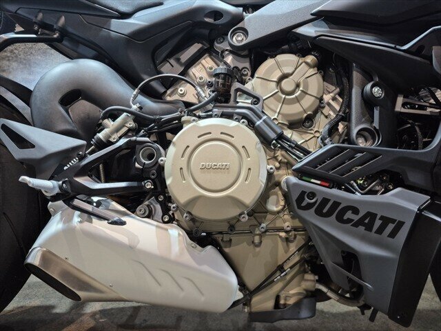 2024 DUCATI STREETFIGHTER V4 S SPORTS