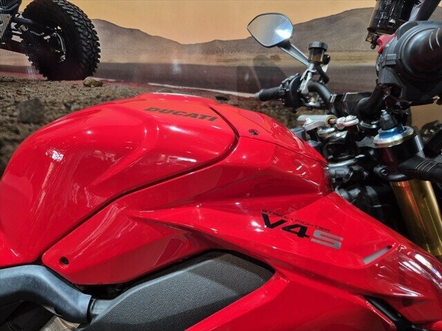 2024 DUCATI STREETFIGHTER V4 S SPORTS