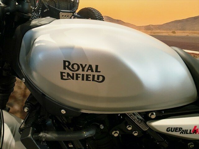 2025 ROYAL ENFIELD GUERILLA 450 ROAD