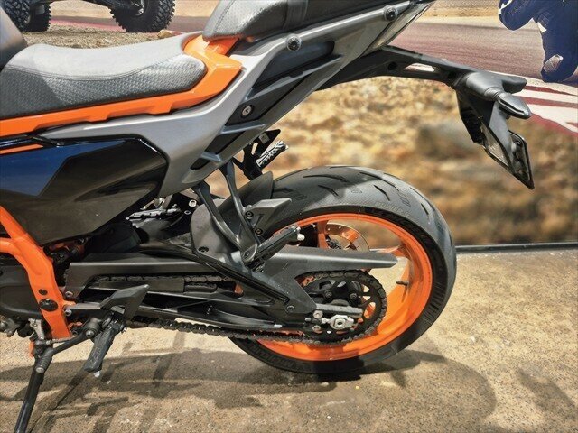 2024 KTM 390 DUKE ROAD