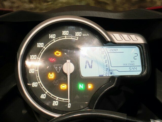 2026 TRIUMPH THRUXTON 400 ROAD