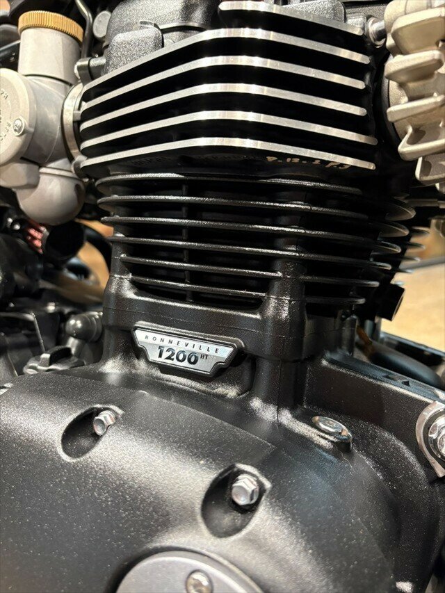 2021 TRIUMPH BONNEVILLE BOBBER ROAD