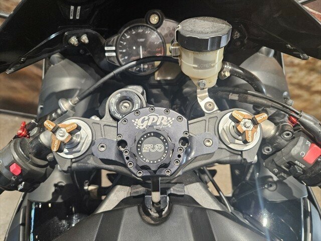 2010 YAMAHA YZF-R1 SPORTS