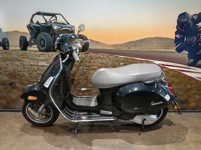 2023 VESPA GTS 300 CLASSIC SCOOTER