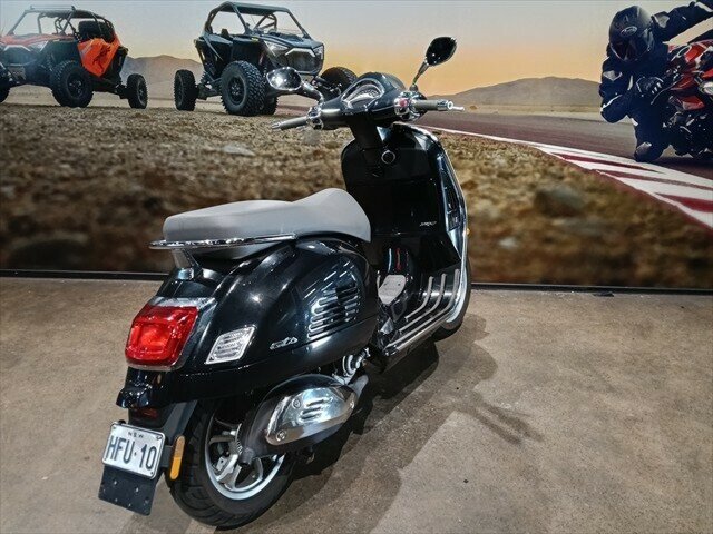 2023 VESPA GTS 300 CLASSIC SCOOTER