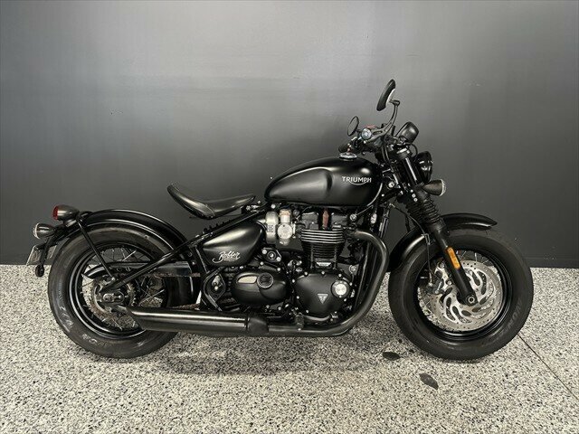 2018 TRIUMPH BONNEVILLE BOBBER BLACK ROAD