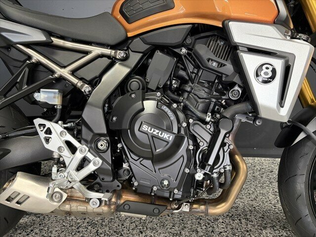 2025 SUZUKI GSX-8T ROAD