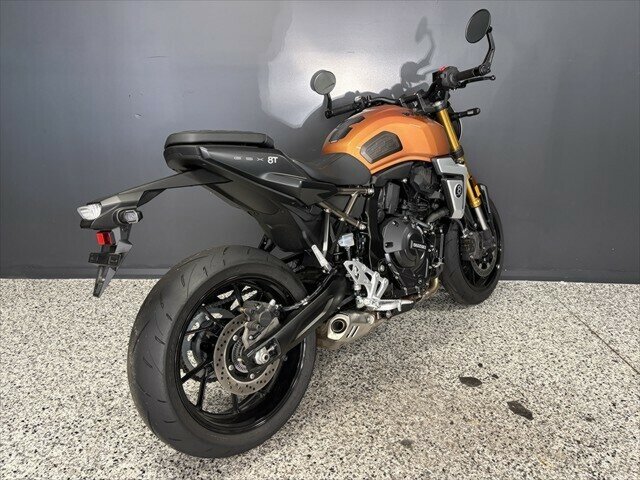 2025 SUZUKI GSX-8T ROAD