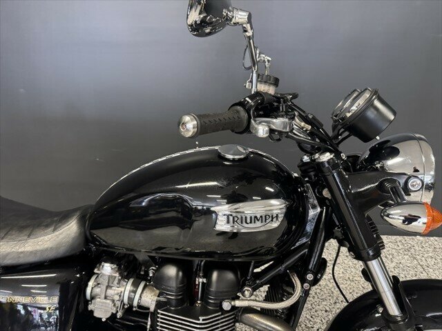 2011 TRIUMPH BONNEVILLE SE ROAD