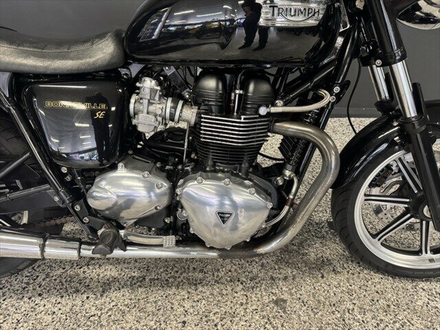 2011 TRIUMPH BONNEVILLE SE ROAD