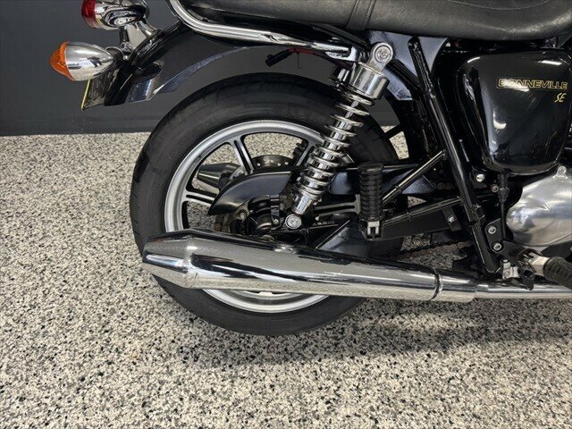 2011 TRIUMPH BONNEVILLE SE ROAD