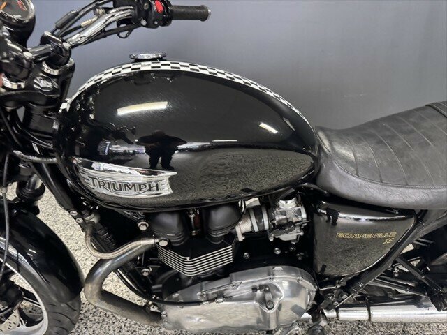 2011 TRIUMPH BONNEVILLE SE ROAD