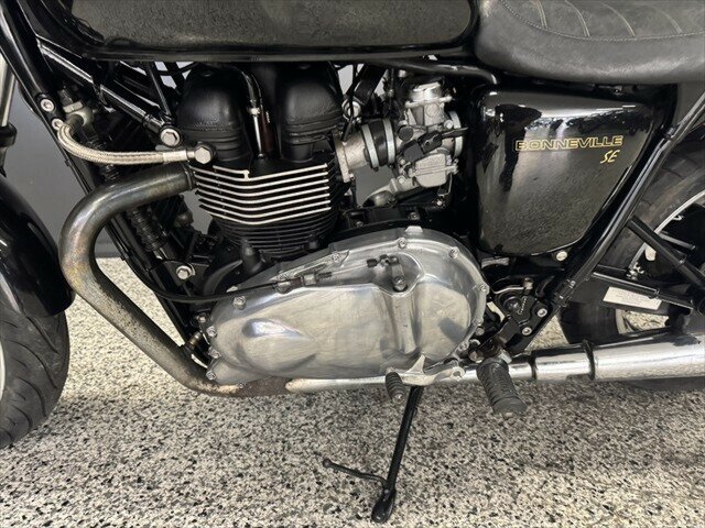 2011 TRIUMPH BONNEVILLE SE ROAD