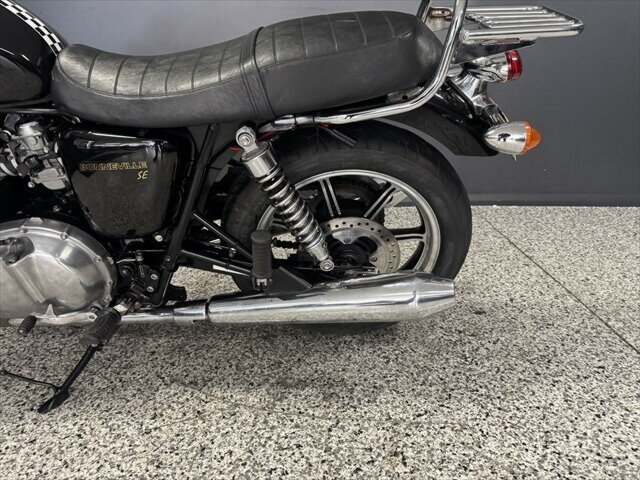 2011 TRIUMPH BONNEVILLE SE ROAD