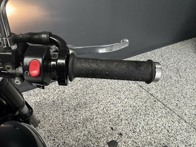 2011 TRIUMPH BONNEVILLE SE ROAD