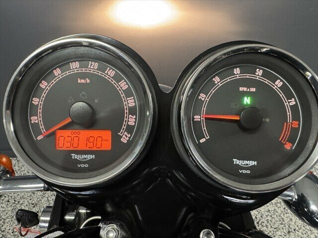 2011 TRIUMPH BONNEVILLE SE ROAD