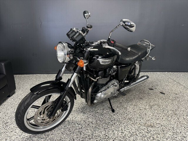 2011 TRIUMPH BONNEVILLE SE ROAD