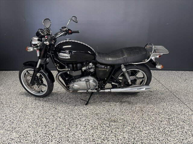 2011 TRIUMPH BONNEVILLE SE ROAD