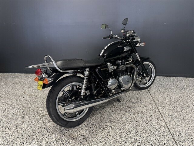 2011 TRIUMPH BONNEVILLE SE ROAD