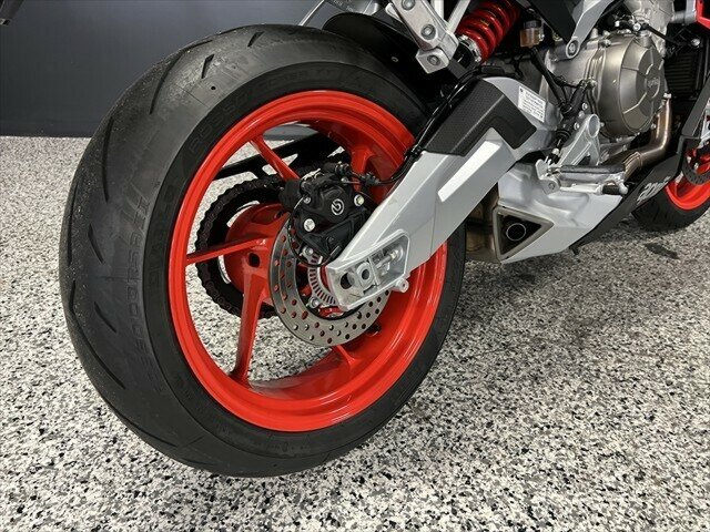 2021 APRILIA TUONO SPORTS