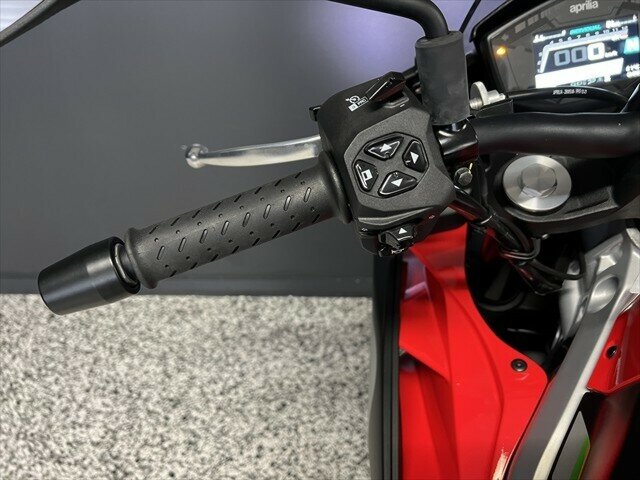 2021 APRILIA TUONO SPORTS