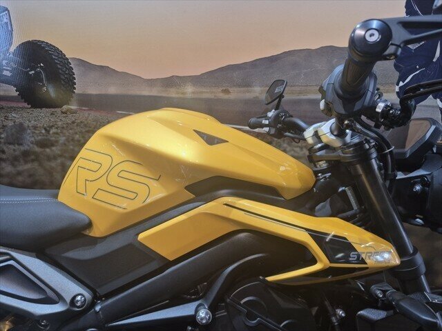 2025 TRIUMPH STREET TRIPLE RS ROAD