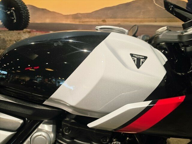 2026 TRIUMPH THRUXTON 400 ROAD