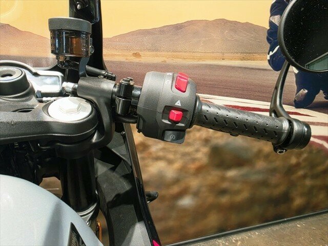 2026 TRIUMPH THRUXTON 400 ROAD
