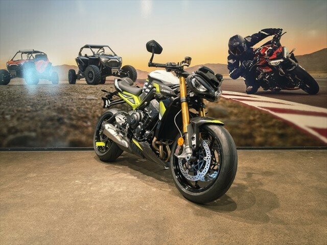 2026 TRIUMPH STREET TRIPLE MOTO 2 SPORTS