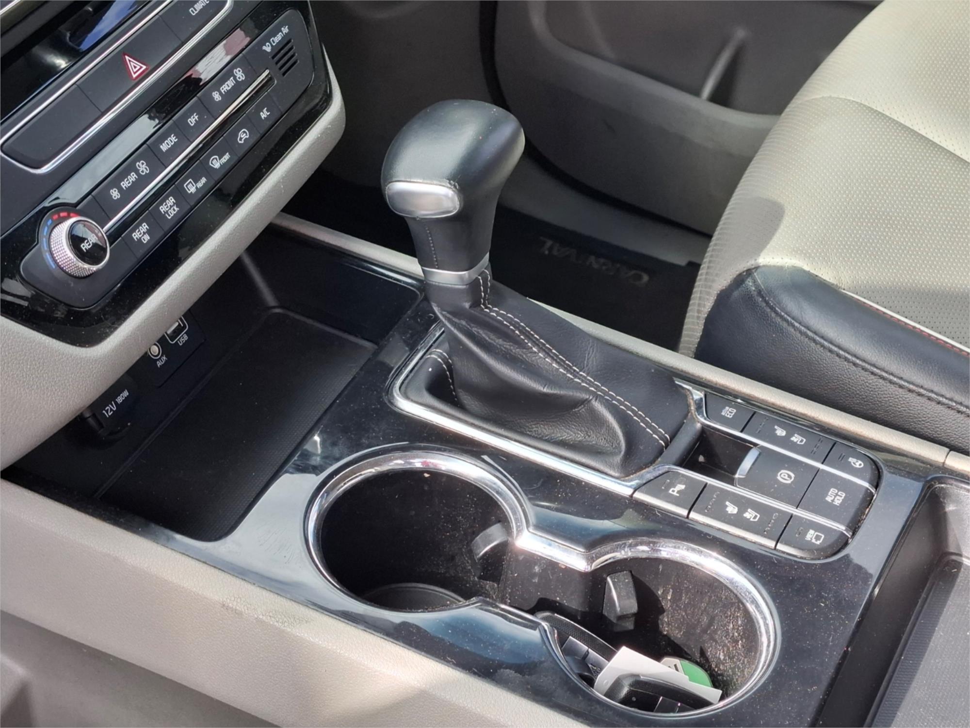 2019 KIA CARNIVAL YP PE MY19 PLATINUM 8 SP AUTOMATIC 4D WAGON
