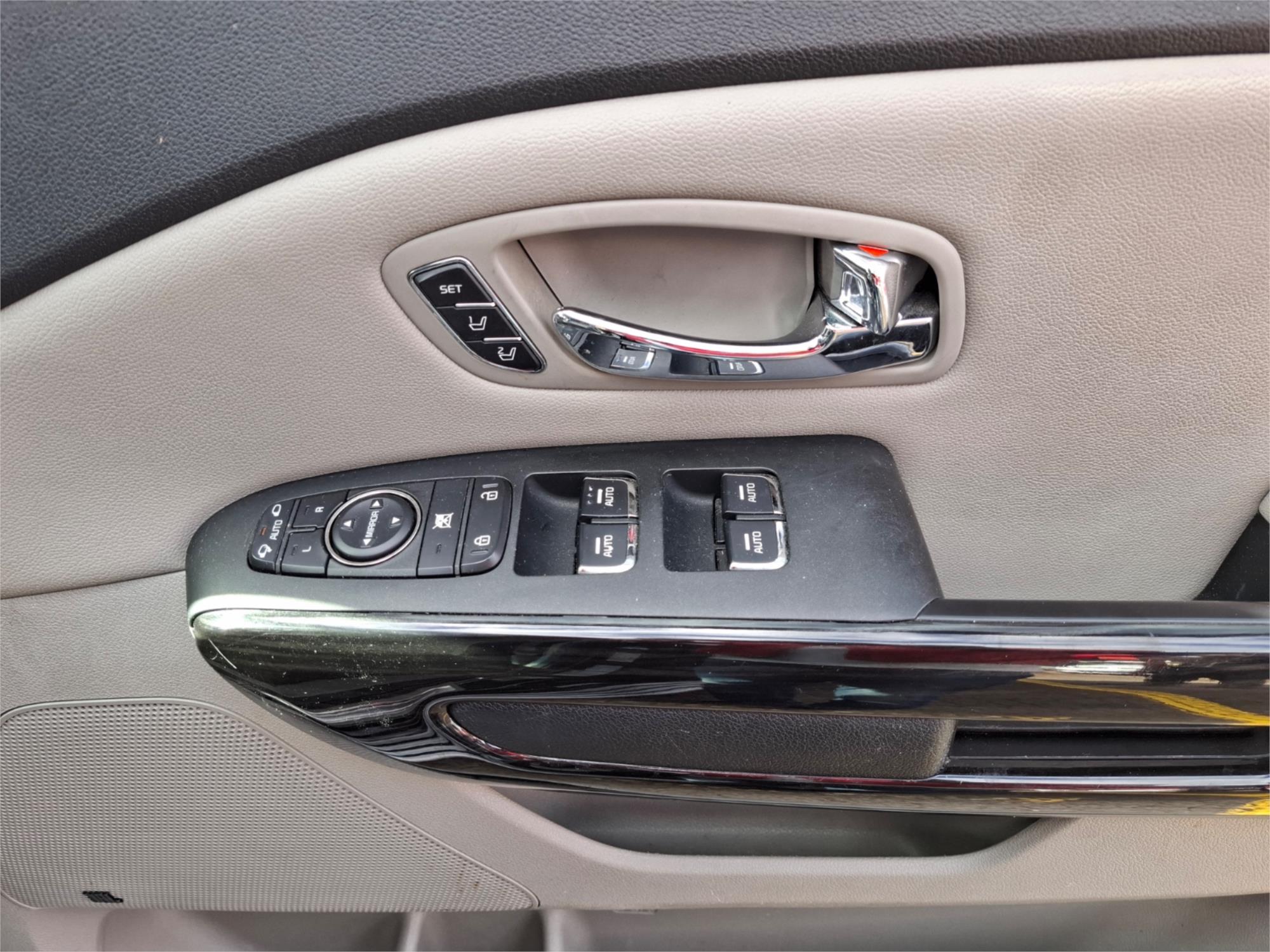 2019 KIA CARNIVAL YP PE MY19 PLATINUM 8 SP AUTOMATIC 4D WAGON