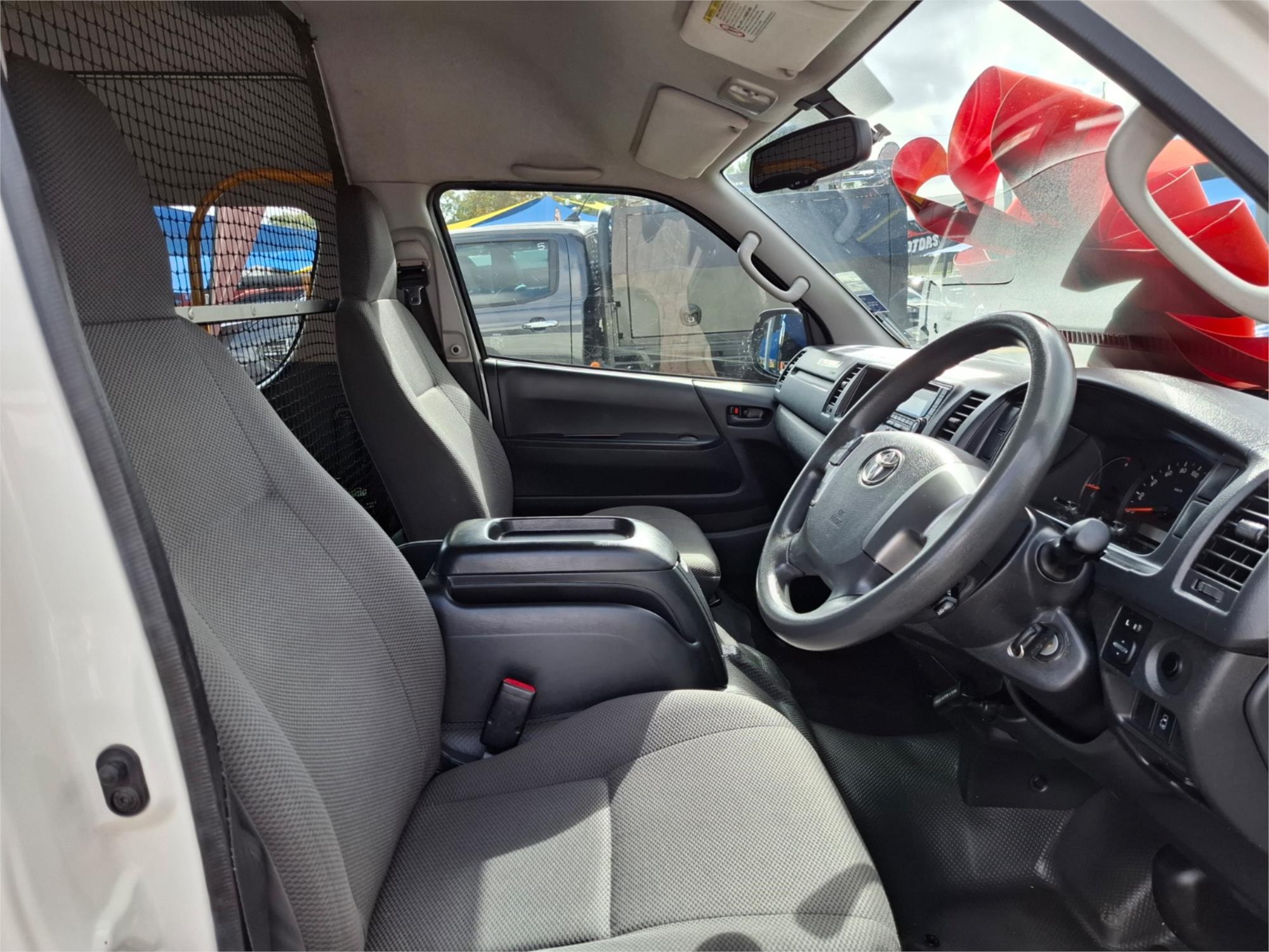 2014 TOYOTA HIACE TRH223R MY12 UPGRADE COMMUTER 4 SP AUTOMATIC BUS