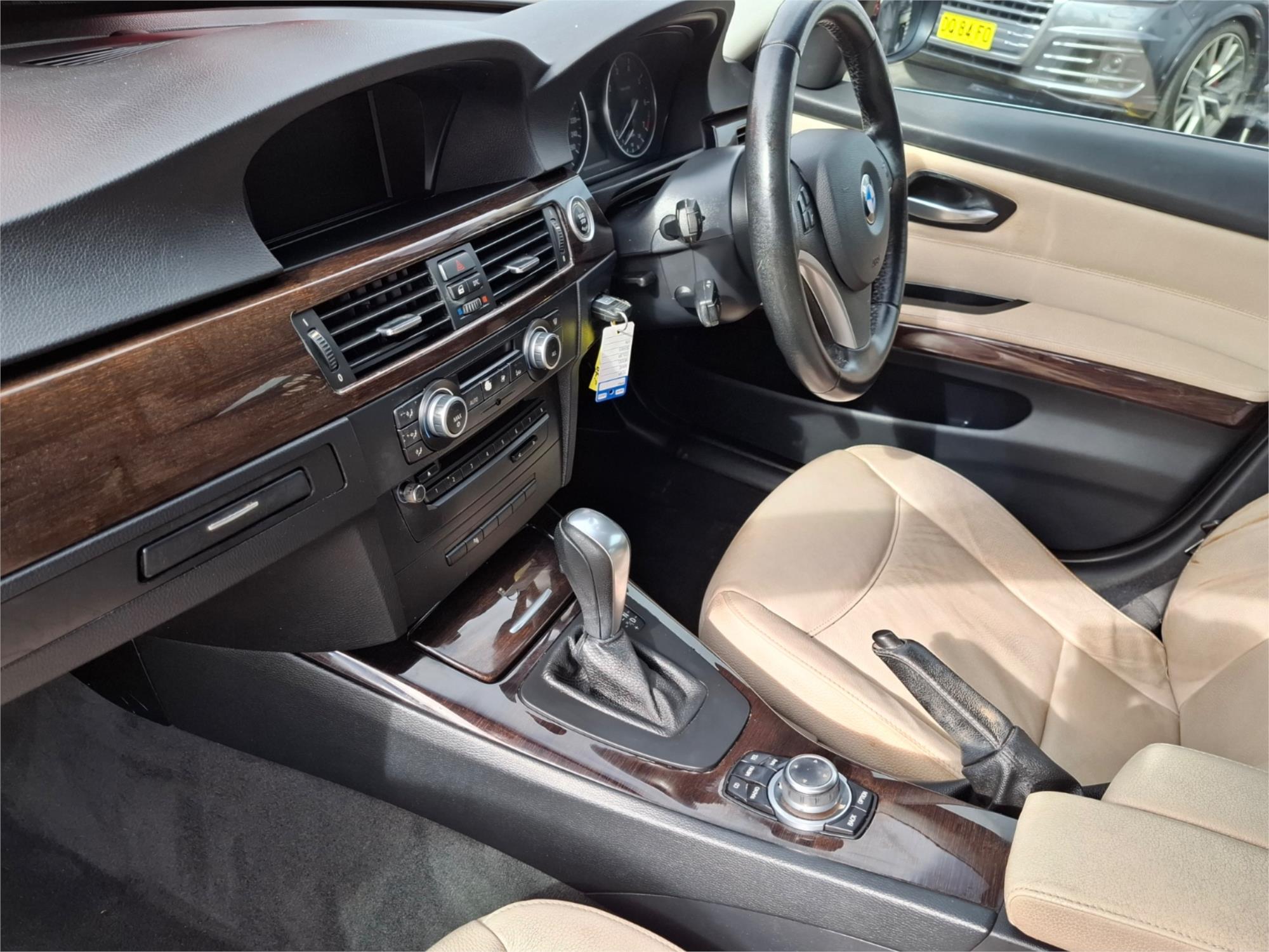 2011 BMW 3 E90 MY11 20i LIFESTYLE 6 SP AUTOMATIC STEPTRONIC 4D SEDAN