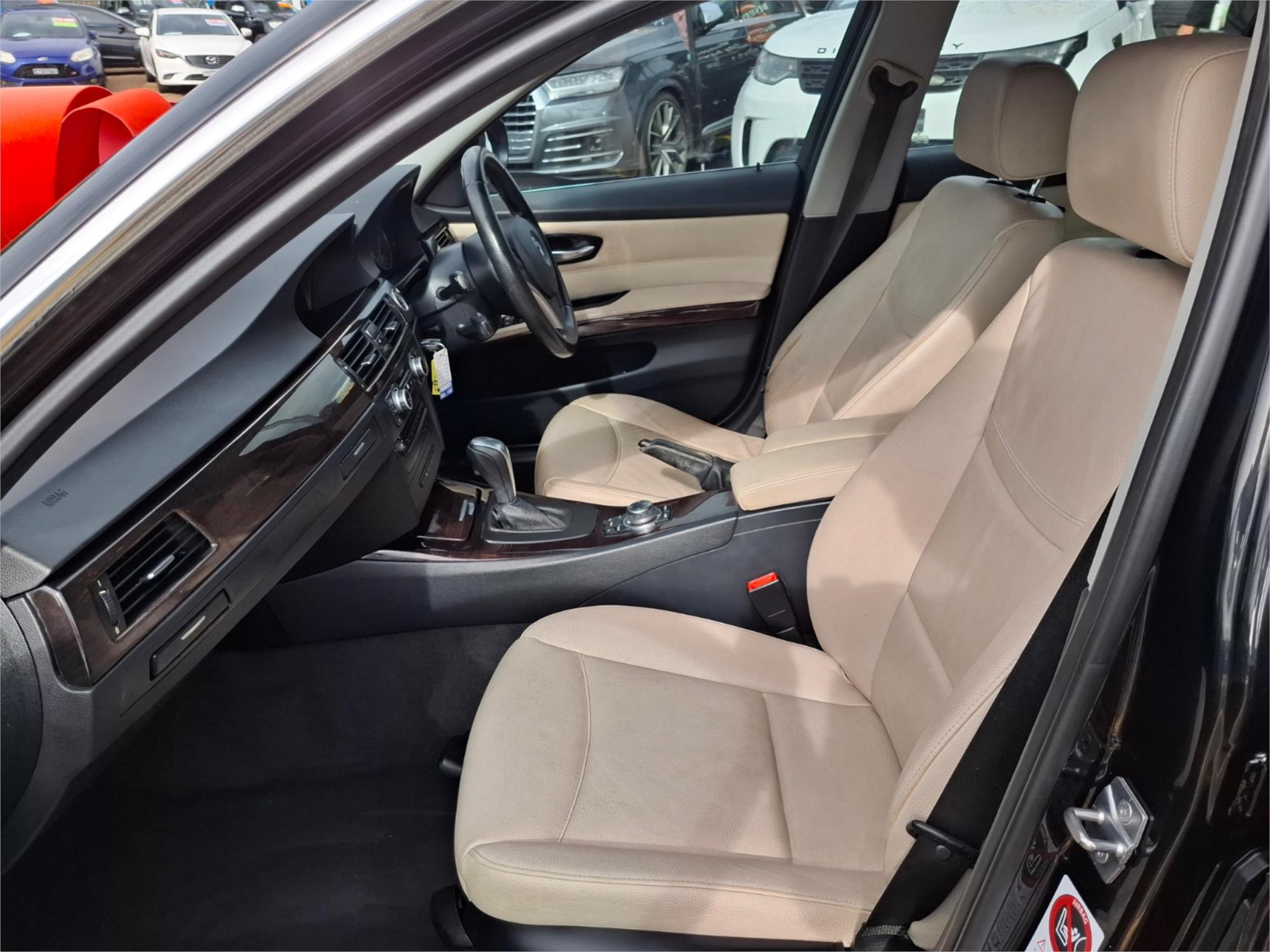 2011 BMW 3 E90 MY11 20i LIFESTYLE 6 SP AUTOMATIC STEPTRONIC 4D SEDAN